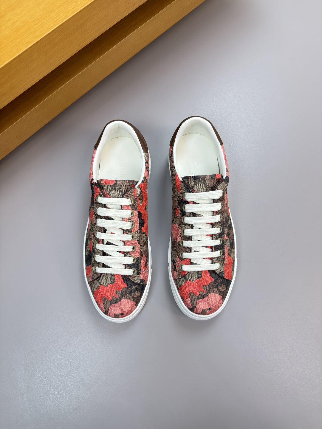 Gucci Turquoise Patterned Low-Top Sneakers — front